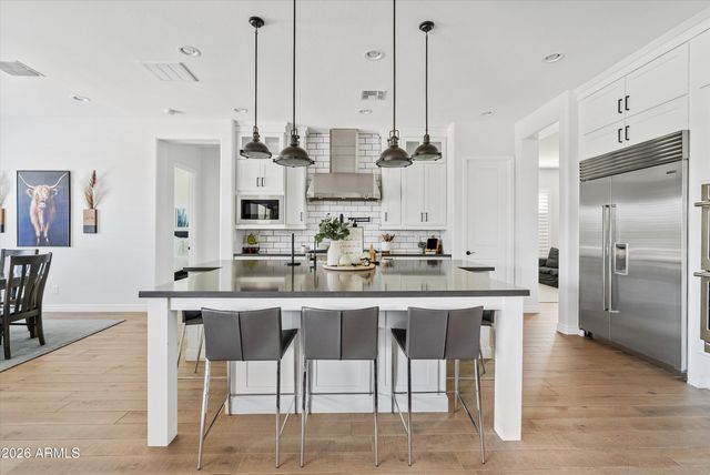 2562 E CLARK Drive, Gilbert, AZ 85297