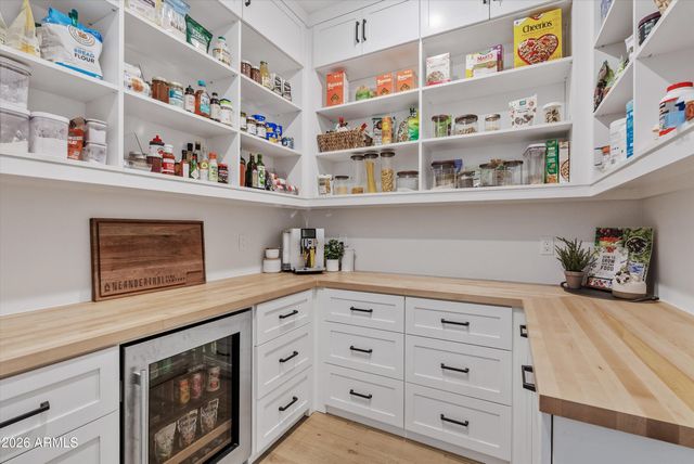 2562 E CLARK Drive, Gilbert, AZ 85297