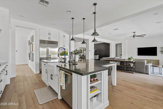 2562 E CLARK Drive, Gilbert, AZ 85297