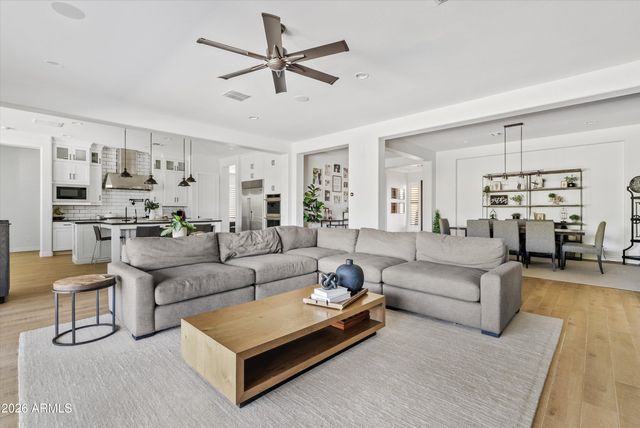 2562 E CLARK Drive, Gilbert, AZ 85297