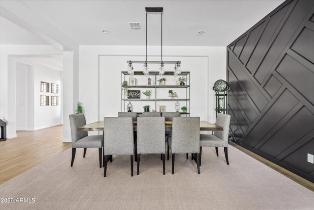 2562 E CLARK Drive, Gilbert, AZ 85297