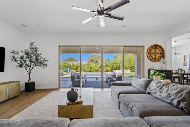 2562 E CLARK Drive, Gilbert, AZ 85297