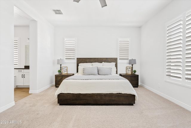 2562 E CLARK Drive, Gilbert, AZ 85297