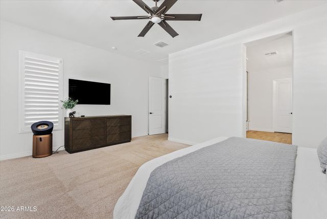 2562 E CLARK Drive, Gilbert, AZ 85297