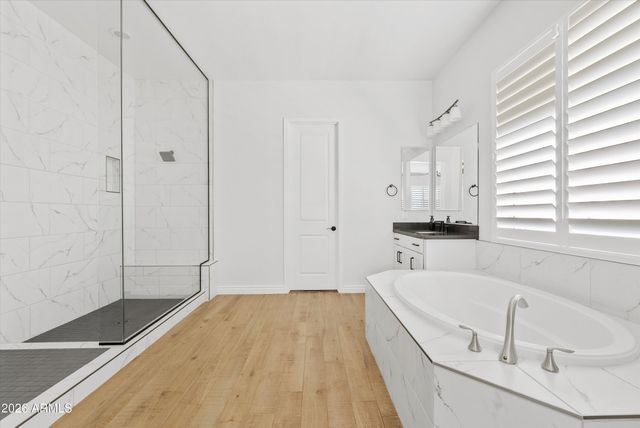 2562 E CLARK Drive, Gilbert, AZ 85297