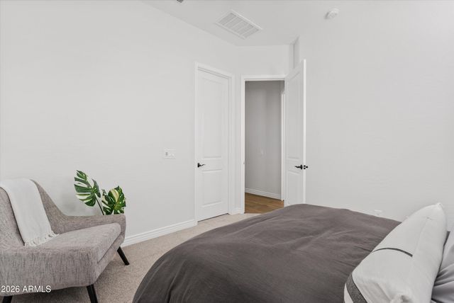 2562 E CLARK Drive, Gilbert, AZ 85297