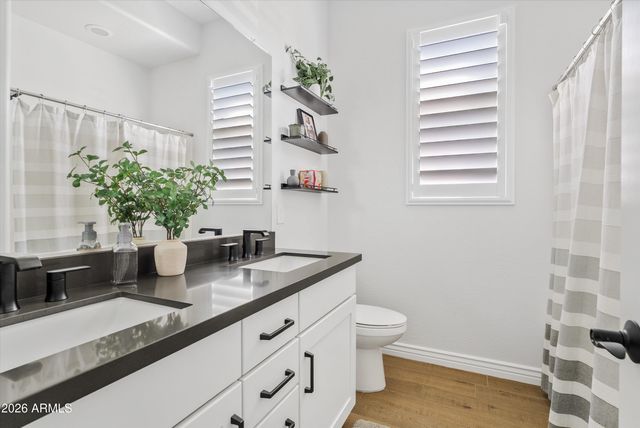 2562 E CLARK Drive, Gilbert, AZ 85297