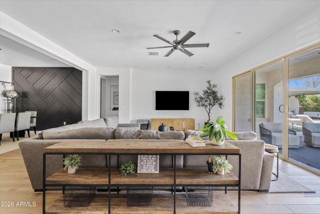 2562 E CLARK Drive, Gilbert, AZ 85297