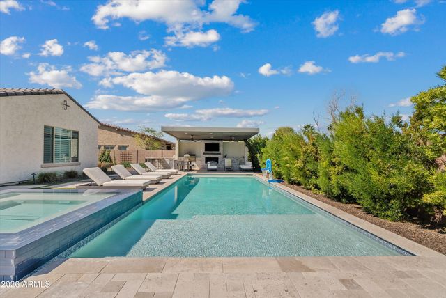 2562 E CLARK Drive, Gilbert, AZ 85297