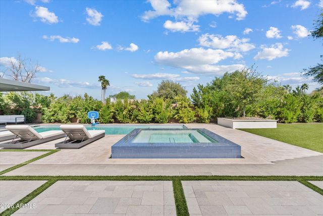 2562 E CLARK Drive, Gilbert, AZ 85297