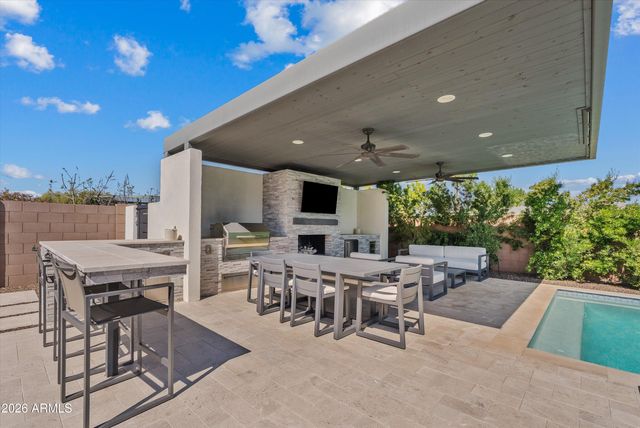 2562 E CLARK Drive, Gilbert, AZ 85297