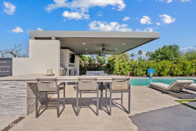 2562 E CLARK Drive, Gilbert, AZ 85297