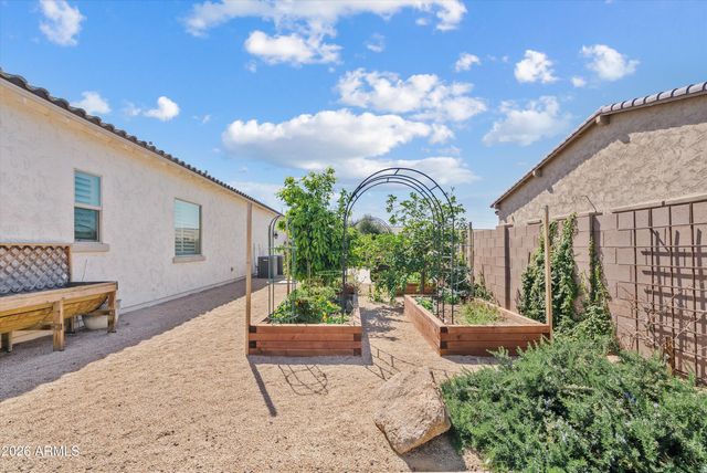 2562 E CLARK Drive, Gilbert, AZ 85297