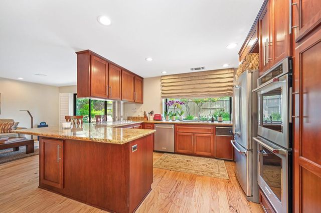 11600 Forty Niner Cir, Gold River, CA 95670