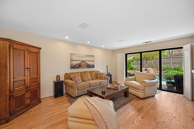 11600 Forty Niner Cir, Gold River, CA 95670