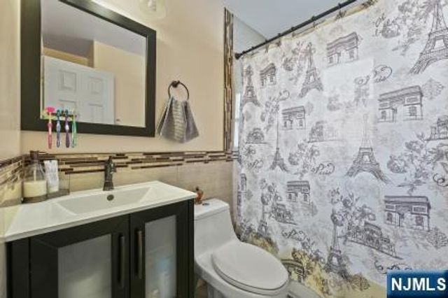 147 7th Street, Saddle Brook, NJ 07663