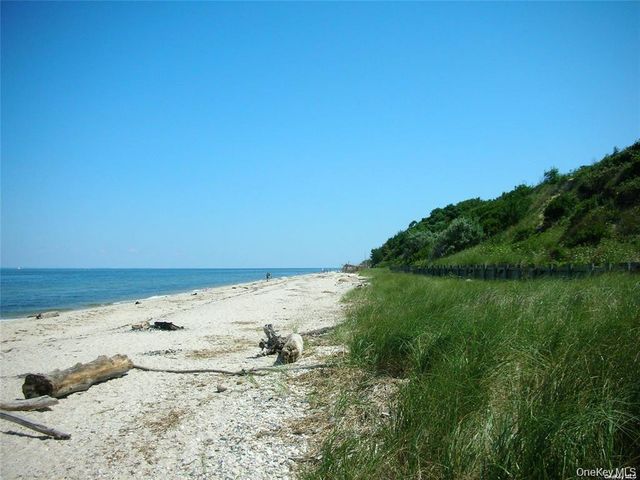 820 Gabriella Court, Mattituck, NY 11952