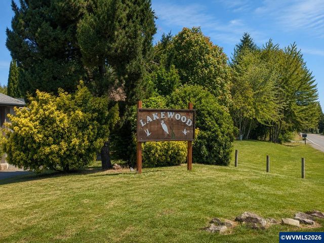13272 Aspen Wy NE, Aurora, OR 97002