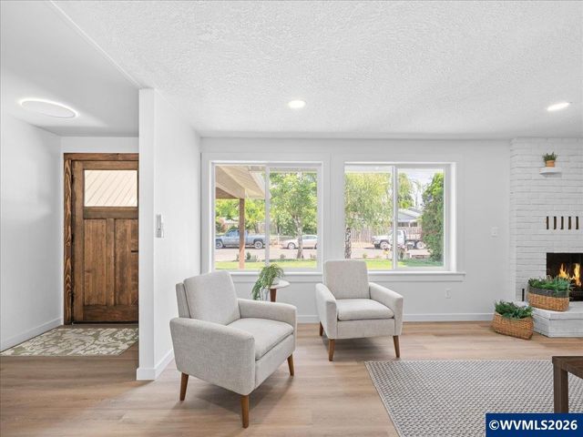 13272 Aspen Wy NE, Aurora, OR 97002