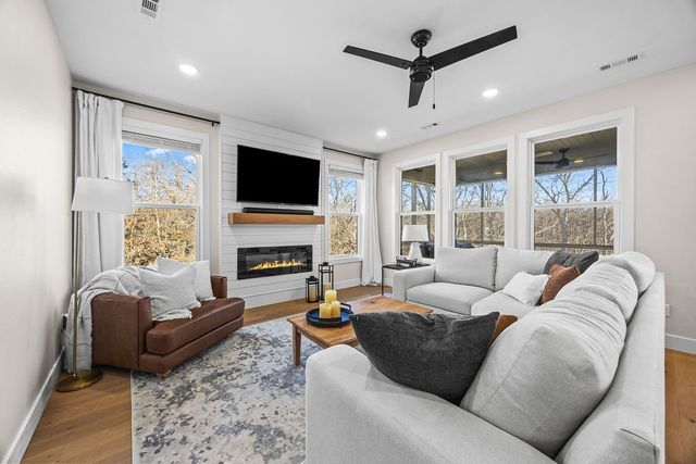 5 Shelly Lane, Bella Vista, AR 72714