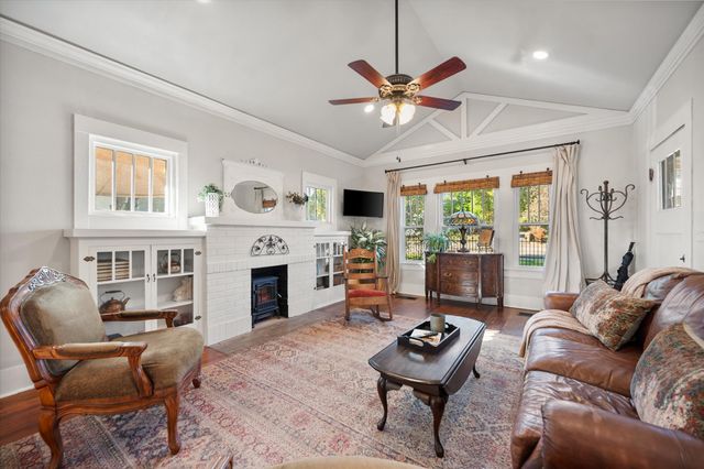 407 W Columbia Street, Weatherford, TX 76086