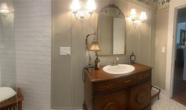 407 W Columbia Street, Weatherford, TX 76086