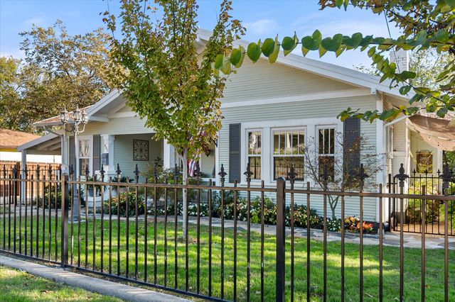 407 W Columbia Street, Weatherford, TX 76086