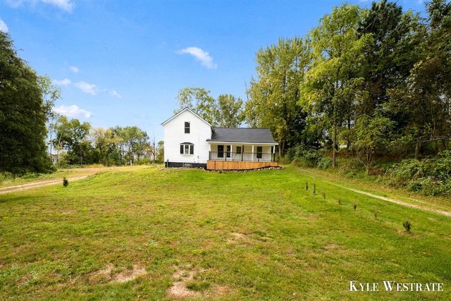 3820 11 Mile Road, Rockford, MI 49341