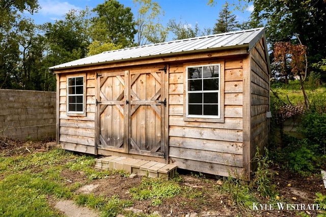 3820 11 Mile Road, Rockford, MI 49341