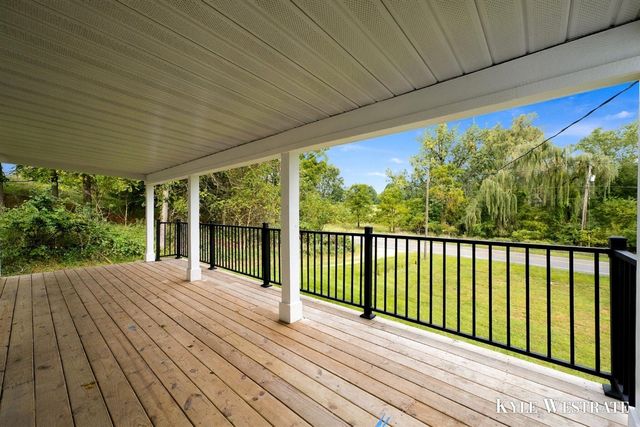 3820 11 Mile Road, Rockford, MI 49341