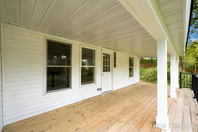 3820 11 Mile Road, Rockford, MI 49341
