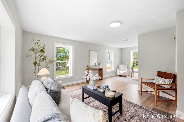 3820 11 Mile Road, Rockford, MI 49341