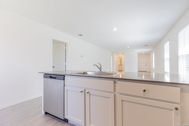 12932 LAKE FRYER, St Hedwig, TX 78152