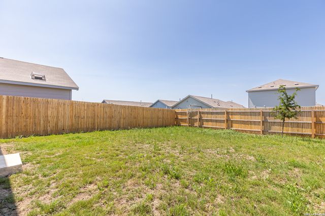 12932 LAKE FRYER, St Hedwig, TX 78152