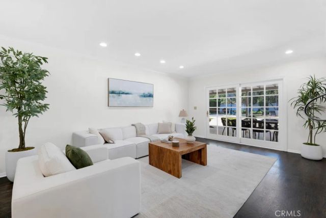 18950 Merridy Street, Northridge, CA 91324