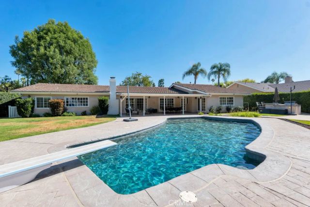 18950 Merridy Street, Northridge, CA 91324