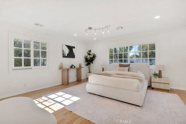 18950 Merridy Street, Northridge, CA 91324