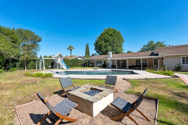 18950 Merridy Street, Northridge, CA 91324