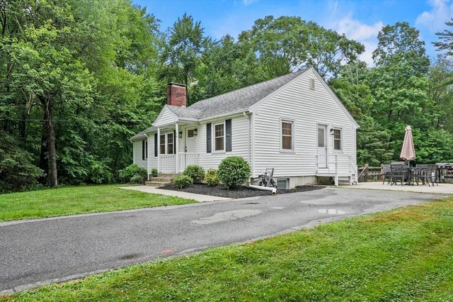 74 Oak Hill Rd, Southborough, MA 01745