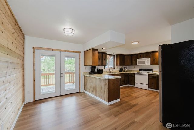 8025 W Wildcat Lake Road, Bremerton, WA 98312