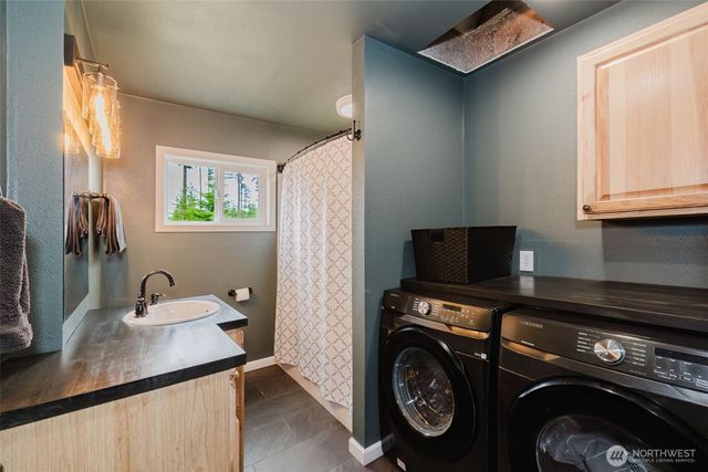8025 W Wildcat Lake Road, Bremerton, WA 98312