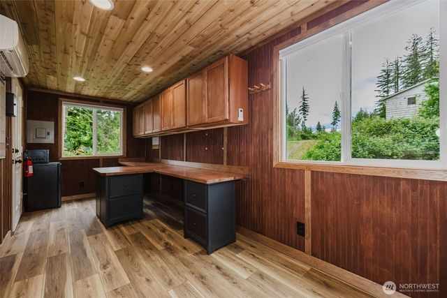 8025 W Wildcat Lake Road, Bremerton, WA 98312