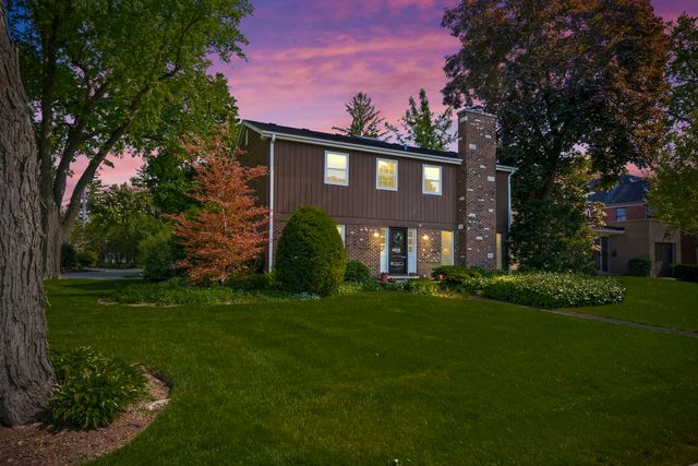 512 S Bristol Lane, Arlington Heights, IL 60005