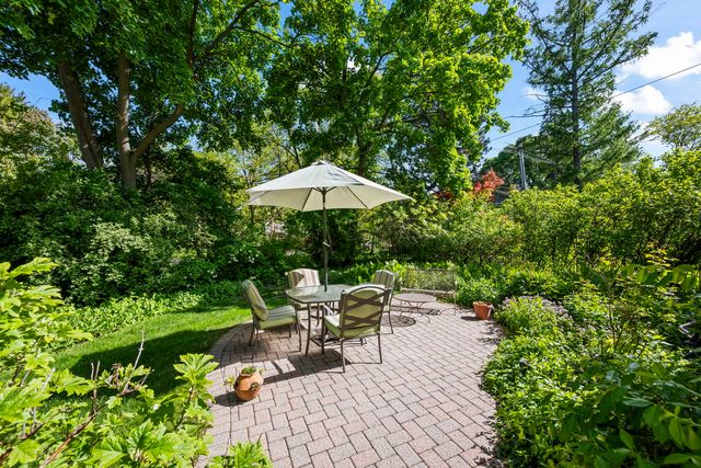 512 S Bristol Lane, Arlington Heights, IL 60005
