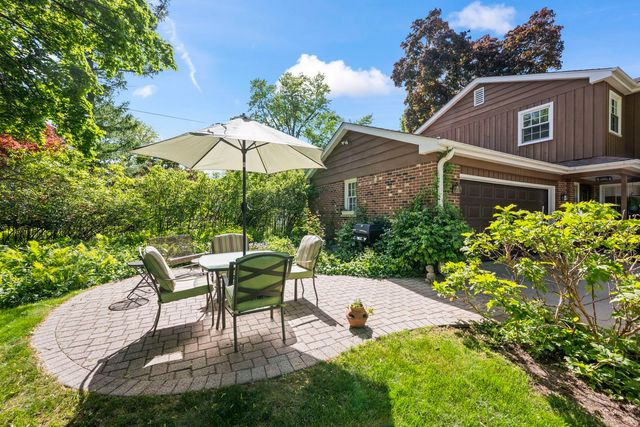 512 S Bristol Lane, Arlington Heights, IL 60005