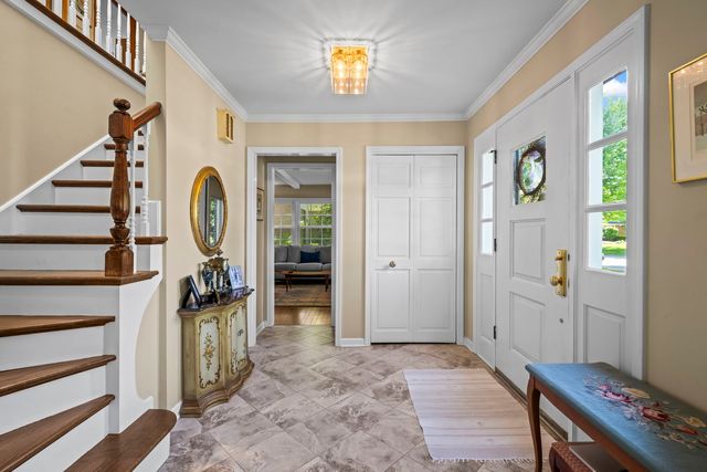 512 S Bristol Lane, Arlington Heights, IL 60005