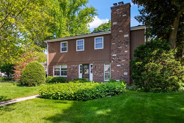 512 S Bristol Lane, Arlington Heights, IL 60005