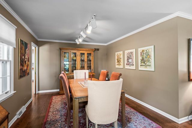 512 S Bristol Lane, Arlington Heights, IL 60005