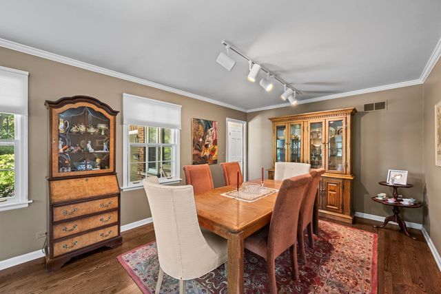 512 S Bristol Lane, Arlington Heights, IL 60005