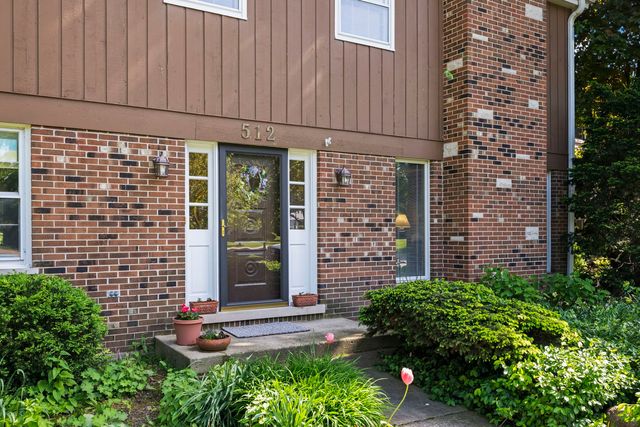 512 S Bristol Lane, Arlington Heights, IL 60005